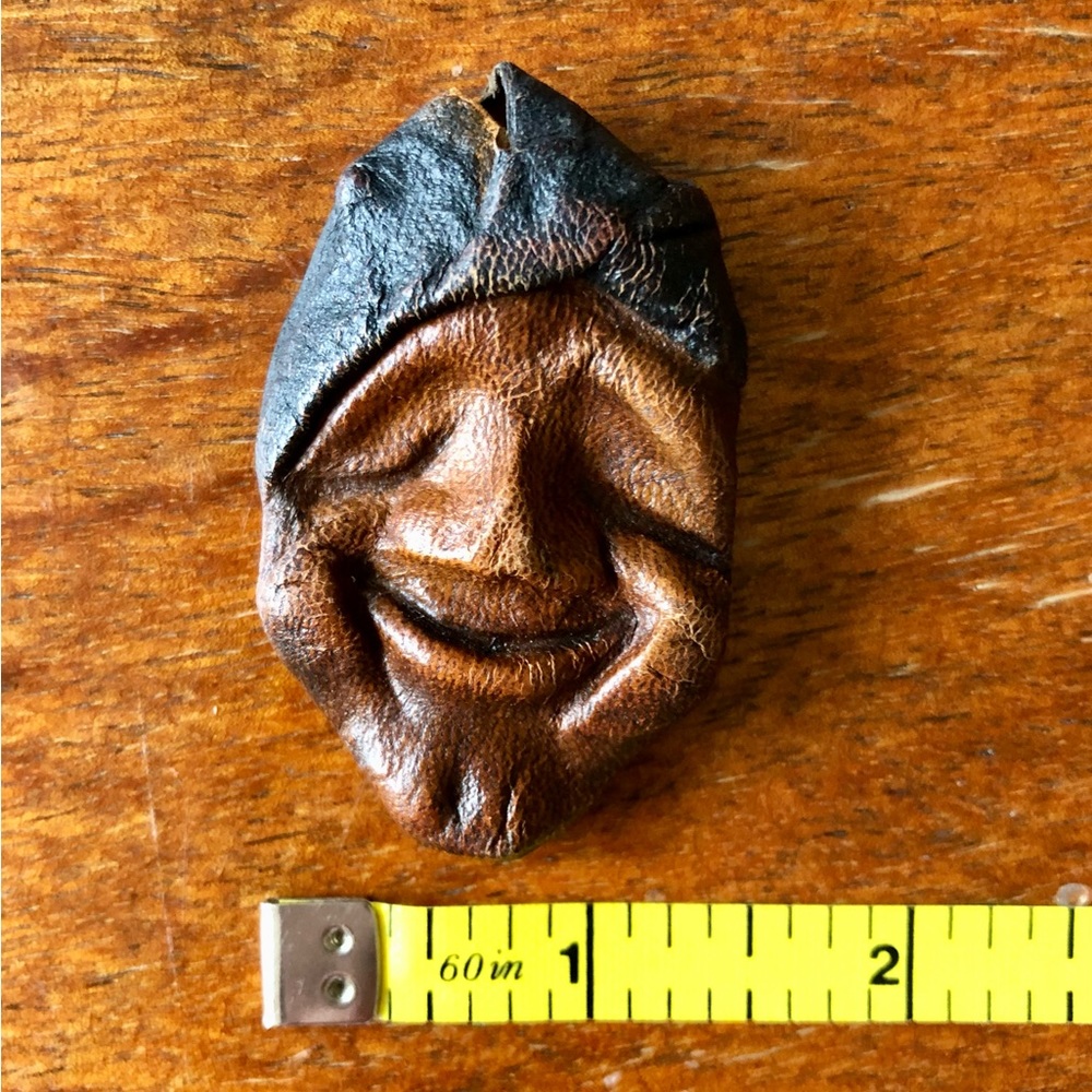 Vintage Hand Crafted Leather Smiling Face with Cap/Hat Brooch Pin - Picture 8 of 8